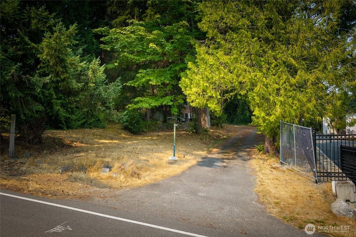Property Photo: 7915 240th Street SW WA 98026