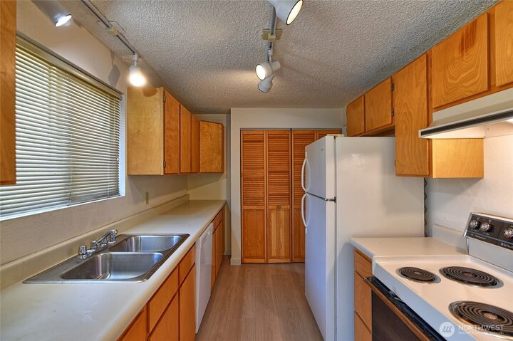 Property Photo:  6115  201st Pl NE  WA 98223 