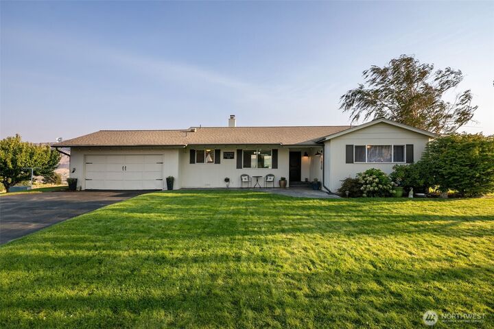 Property Photo:  1020 S Van Sickle  WA 98802 