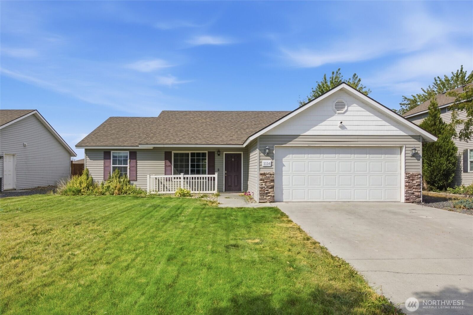 Property Photo:  1114 W Luta Street  WA 98837 