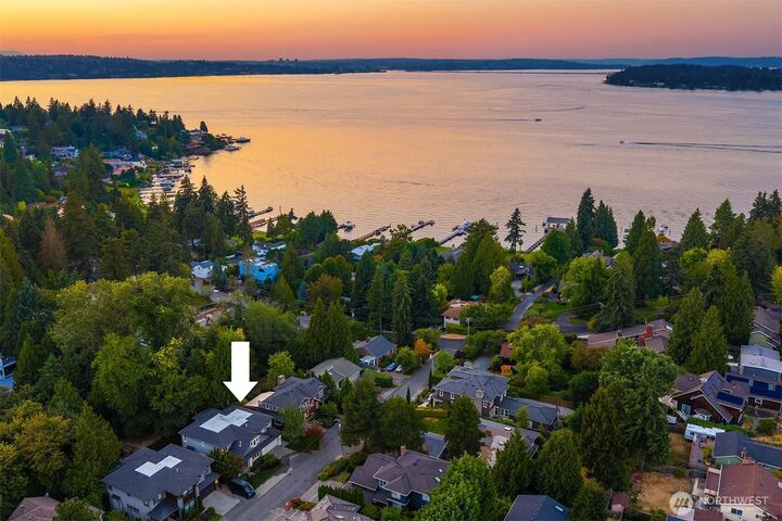 Property Photo:  2227  77th Avenue SE  WA 98040 