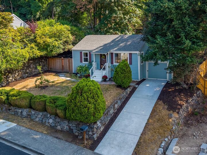 Property Photo:  512  Bronson Place NE  WA 98056 