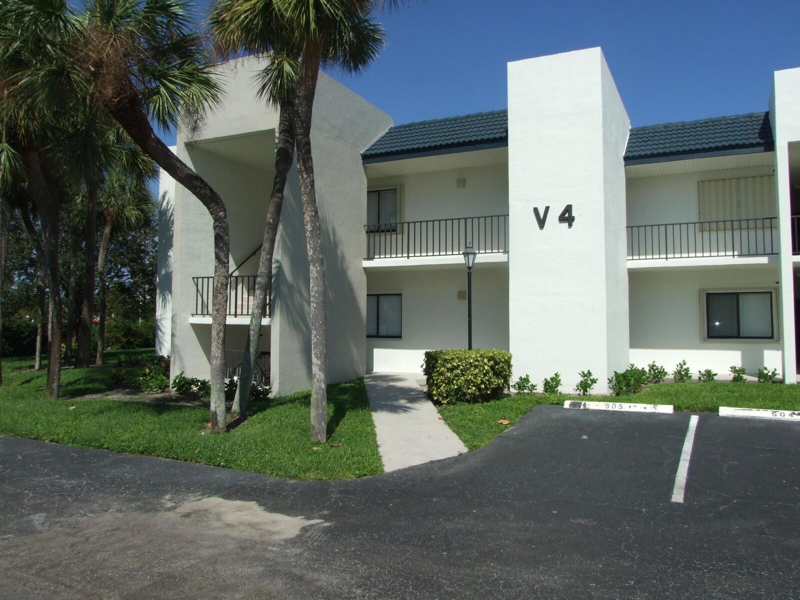 Property Photo:  1605 US-1 V4 203  FL 33477 