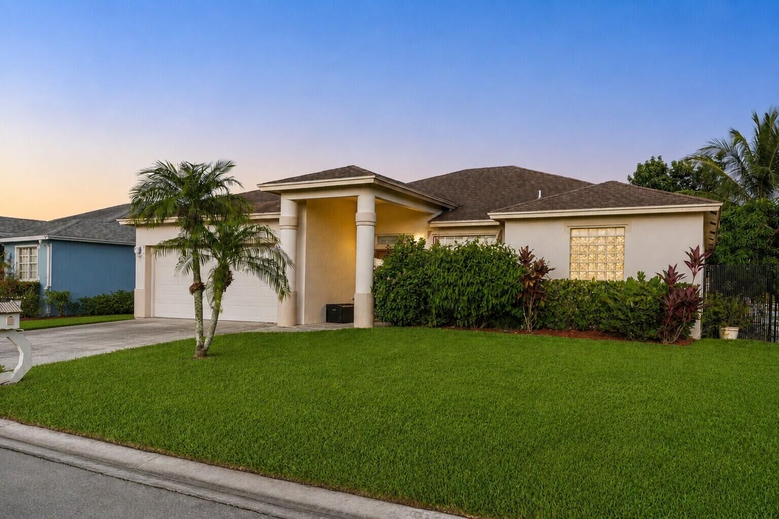Property Photo:  1338 Cape May Lane  FL 33413 