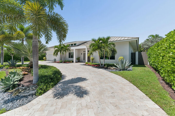 Property Photo:  115 NE 16th Court  FL 33444 