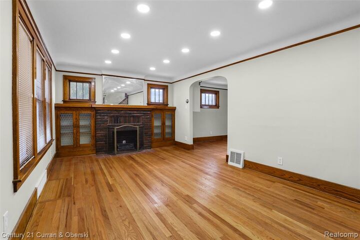 Property Photo:  6401 Payne Avenue  MI 48126 