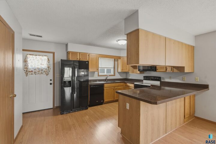 Property Photo:  1217 S Newport Pl  SD 57106 