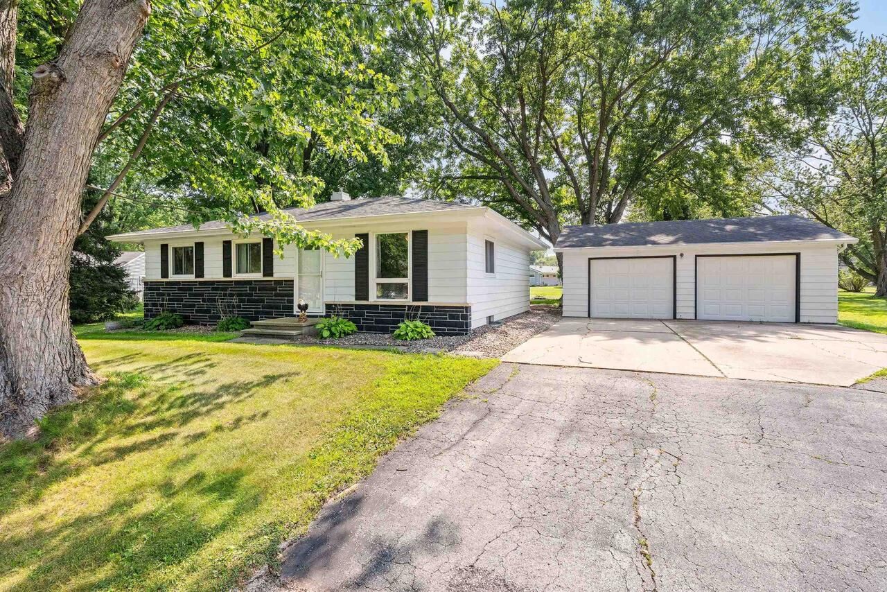 Property Photo:  W14256 Highland Terrace  WI 54971 