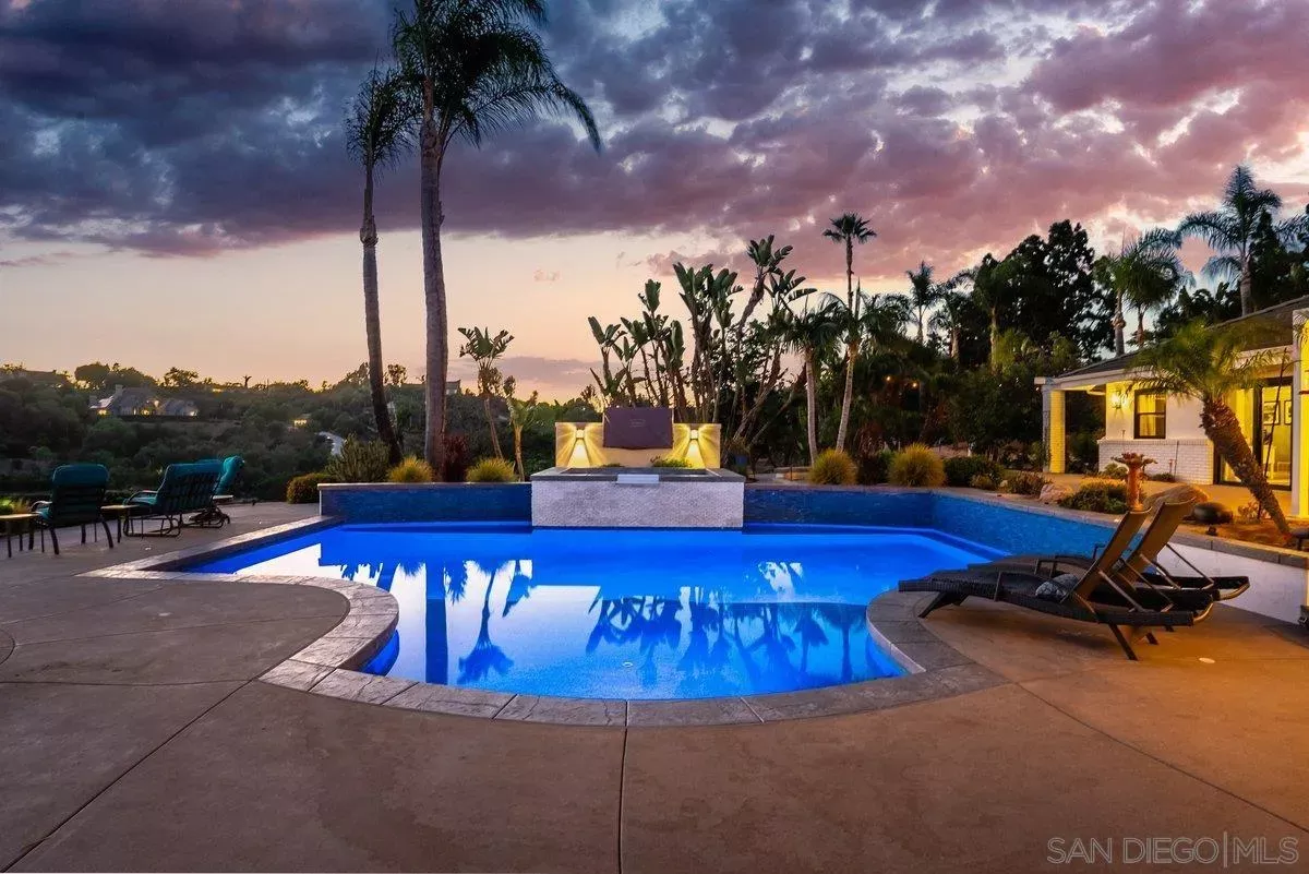 Property Photo:  33 Gateview  CA 92028 