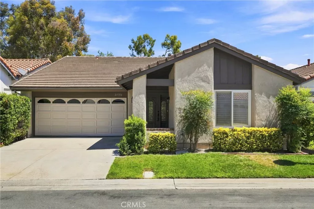Property Photo:  27754 Via Rodrigo  CA 92692 
