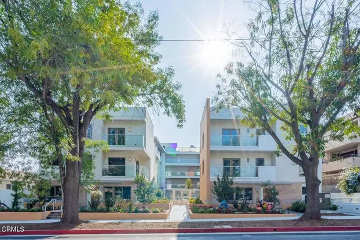 Property Photo:  137 S Wilson Avenue 107  CA 91106 