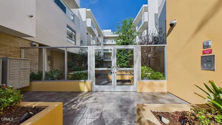 Property Photo:  137 S Wilson Avenue 107  CA 91106 