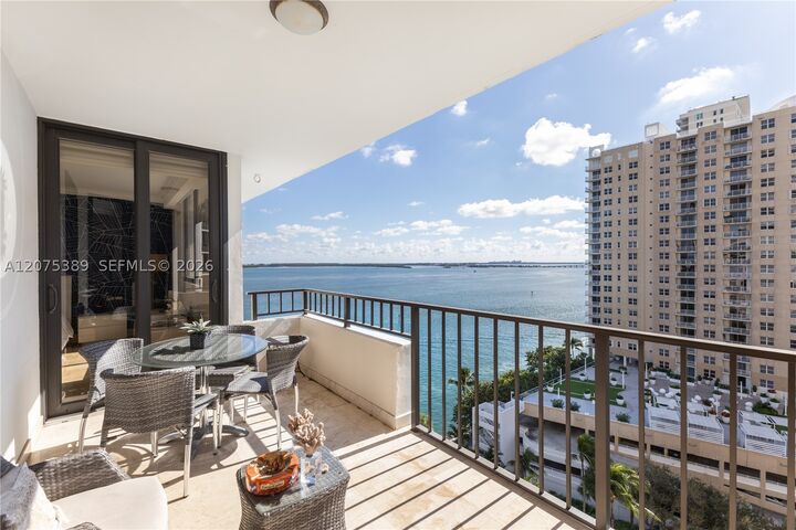 Property Photo: 520 Brickell Key Dr A1207 FL 33131