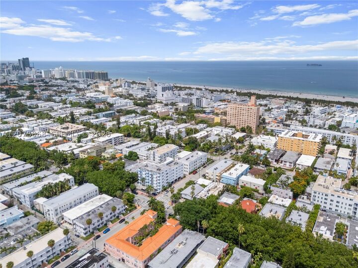 Property Photo: 802 Euclid Ave 305 FL 33139