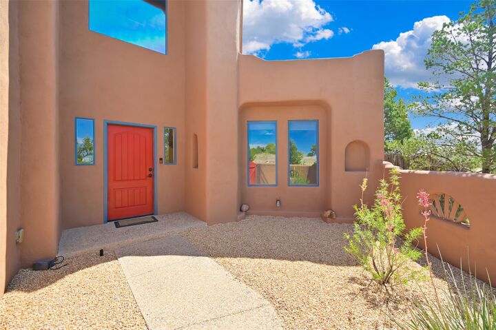 Property Photo:  5 Sombra Court  NM 87508 