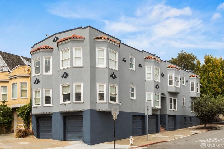 Property Photo: 582 Douglass Street CA 94114