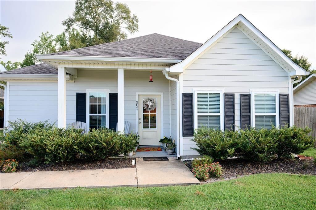 Property Photo: 583 Rollins Road LA 70611