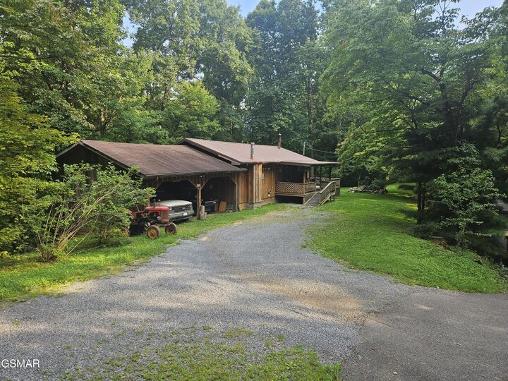 Property Photo: 422 Ball Mountain Way TN 37738