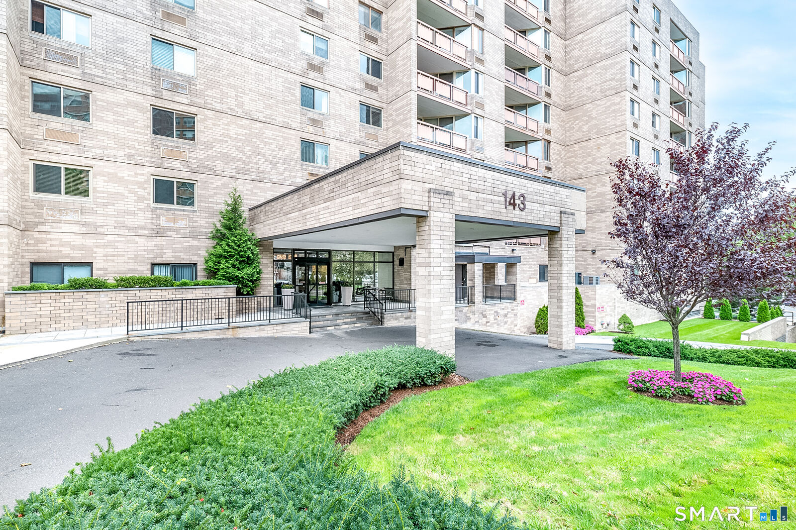 Property Photo:  143 Hoyt Street 7F/7G  CT 06905 