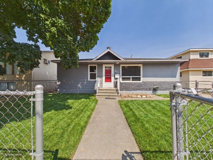 Property Photo: 517 E Longfellow Ave WA 99207