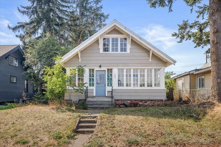 Property Photo:  1807 W Chelan Ave  WA 99205 