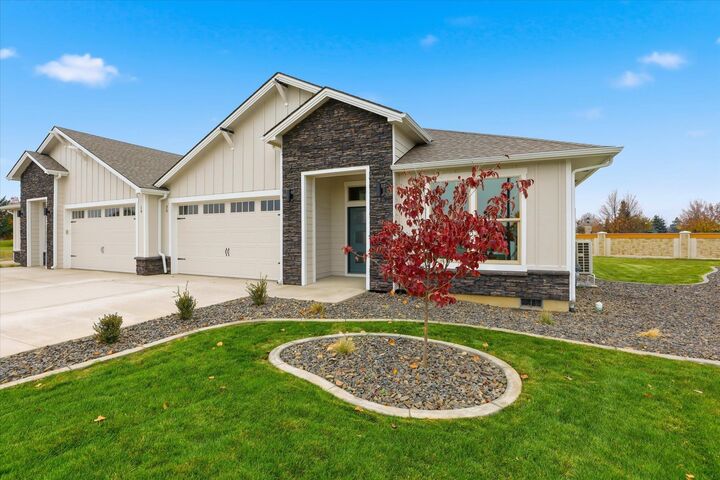 Property Photo:  1109 - 20 N Country Club Dr 20  WA 99006 