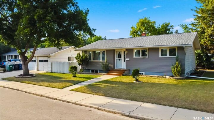 Property Photo: 192 Salisbury Drive SK S7H 3J8