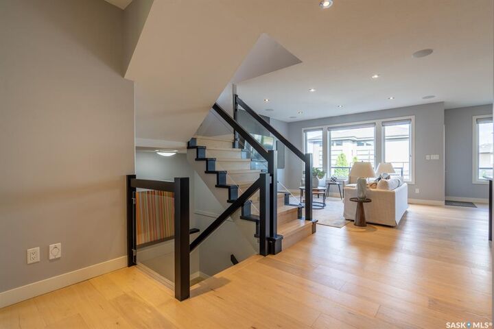 Property Photo:  4311 Sandpiper Crescent E  SK S4V 1N3 
