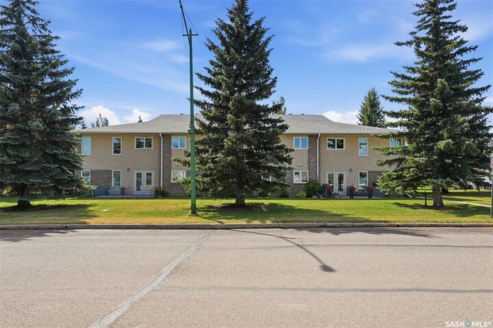 Property Photo: 105 6th Avenue E #2 SK S0K 4T0