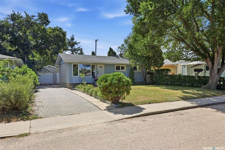 Property Photo:  2004 Adelaide Street E  SK S7J 3K3 