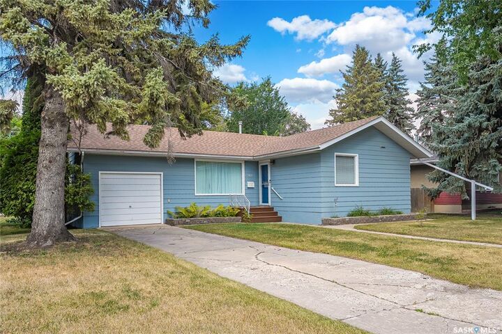 Property Photo:  301 Cascade Street  SK S7J 0M4 