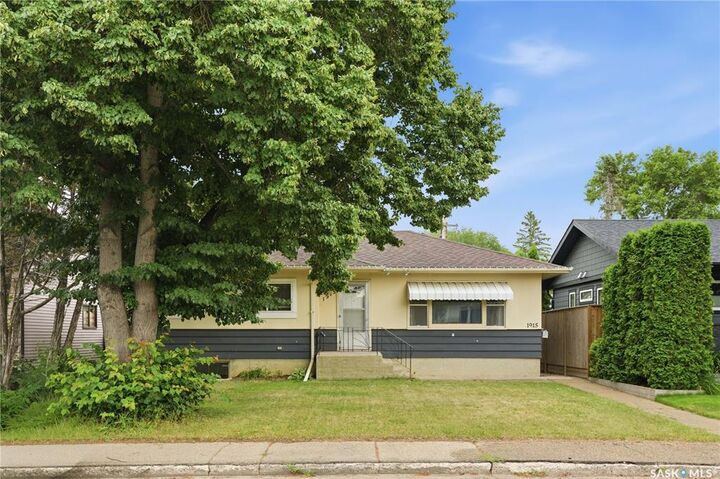 Property Photo:  1915 Dufferin Avenue  SK S7J 1B6 