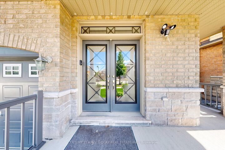 Property Photo: 44 Dame Gruev Drive ON L6E 0M4