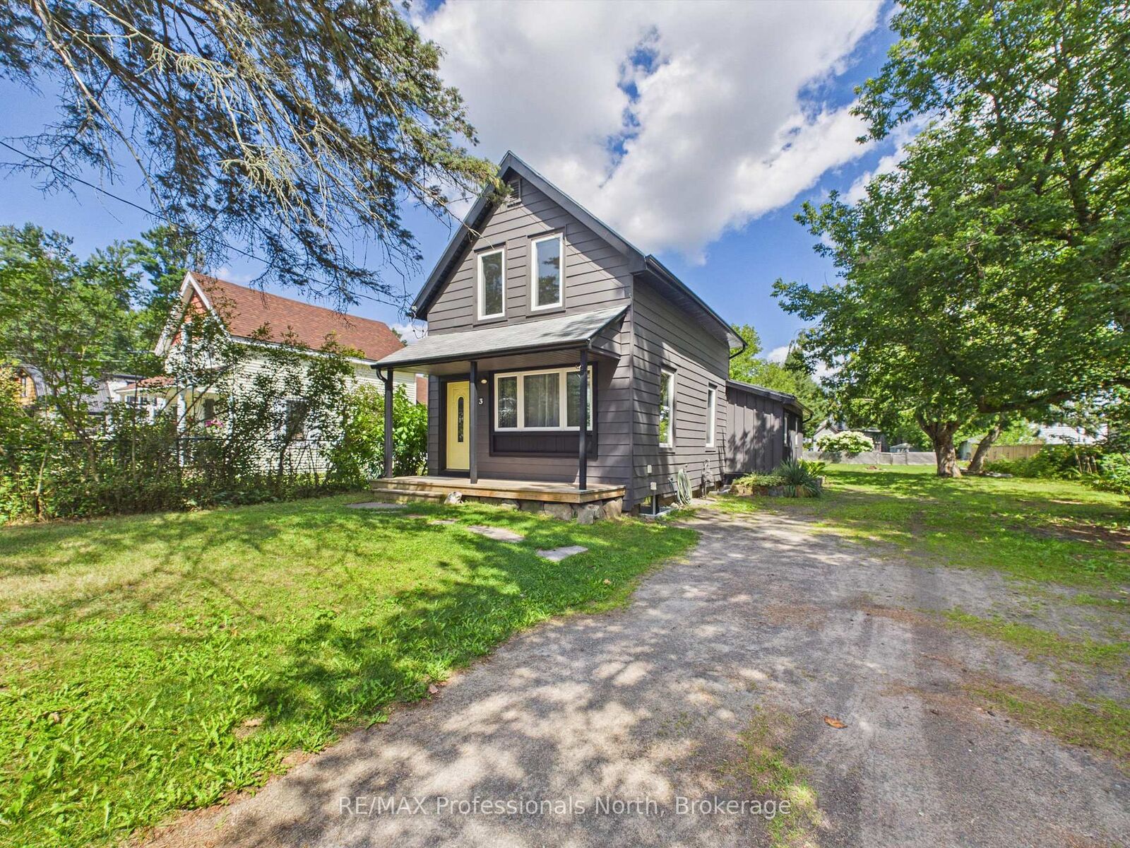 Property Photo: 3 Spadina Avenue ON P1L 1C7