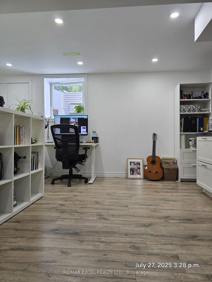Property Photo:  