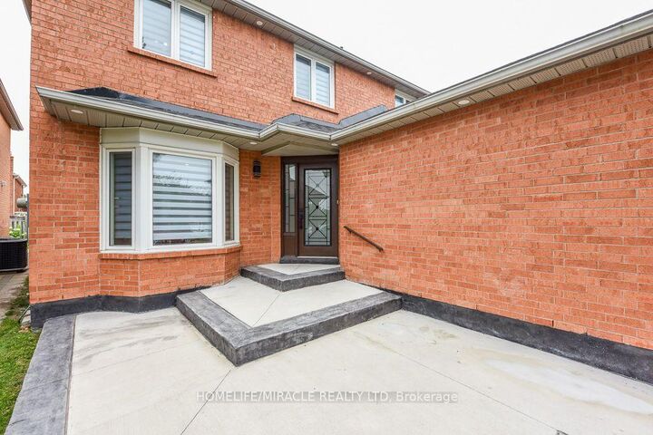 Property Photo: 5449 Heritage Hills Boulevard ON L5R 2H4