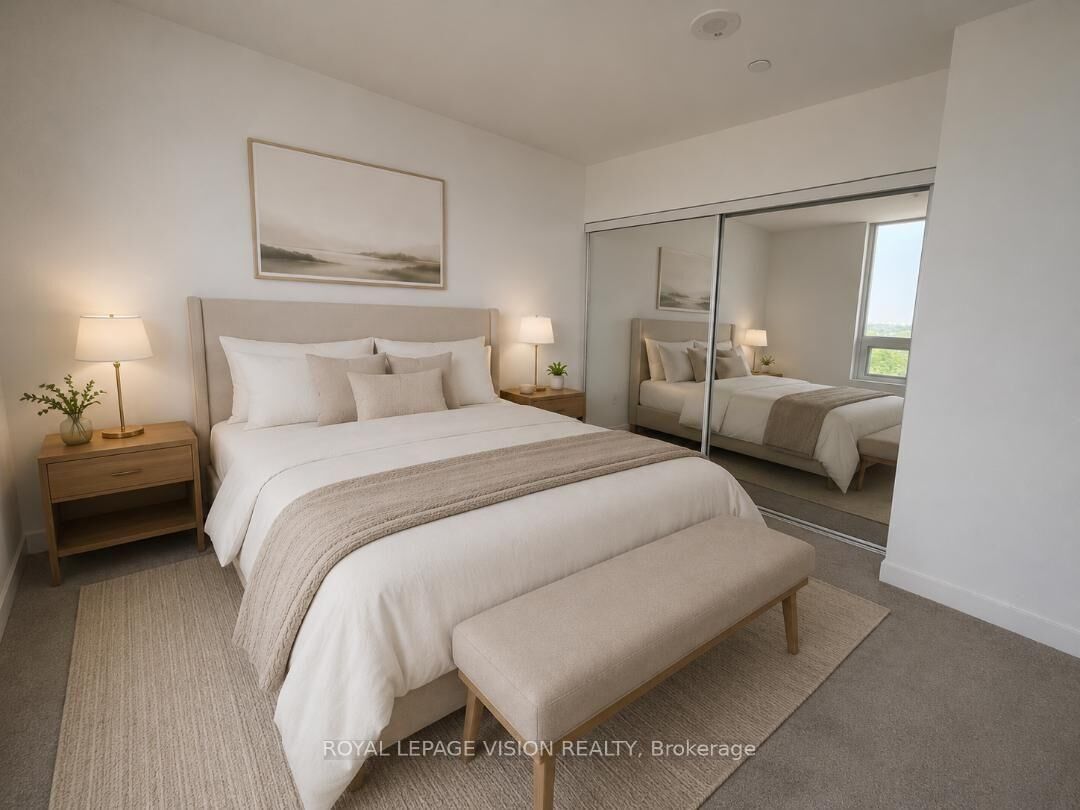 Property Photo:  4010 Eglinton Avenue W 811  ON M9A 0G5 