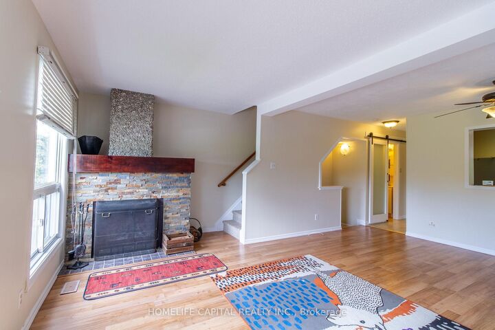 Property Photo:  1949 Greenway Park Lane  ON K1B 5A9 