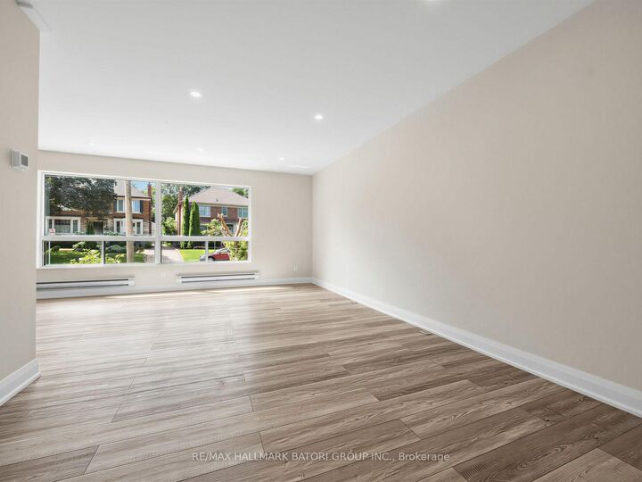Property Photo:  6 Croydon Road 2  ON M6C 1S7 