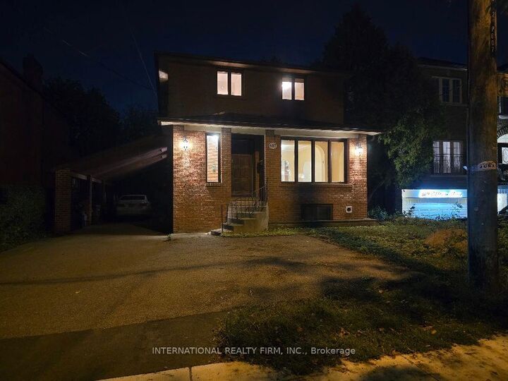 Property Photo:  