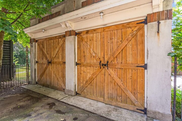 Property Photo: 122 Dufferin Avenue ON N3T 4R1