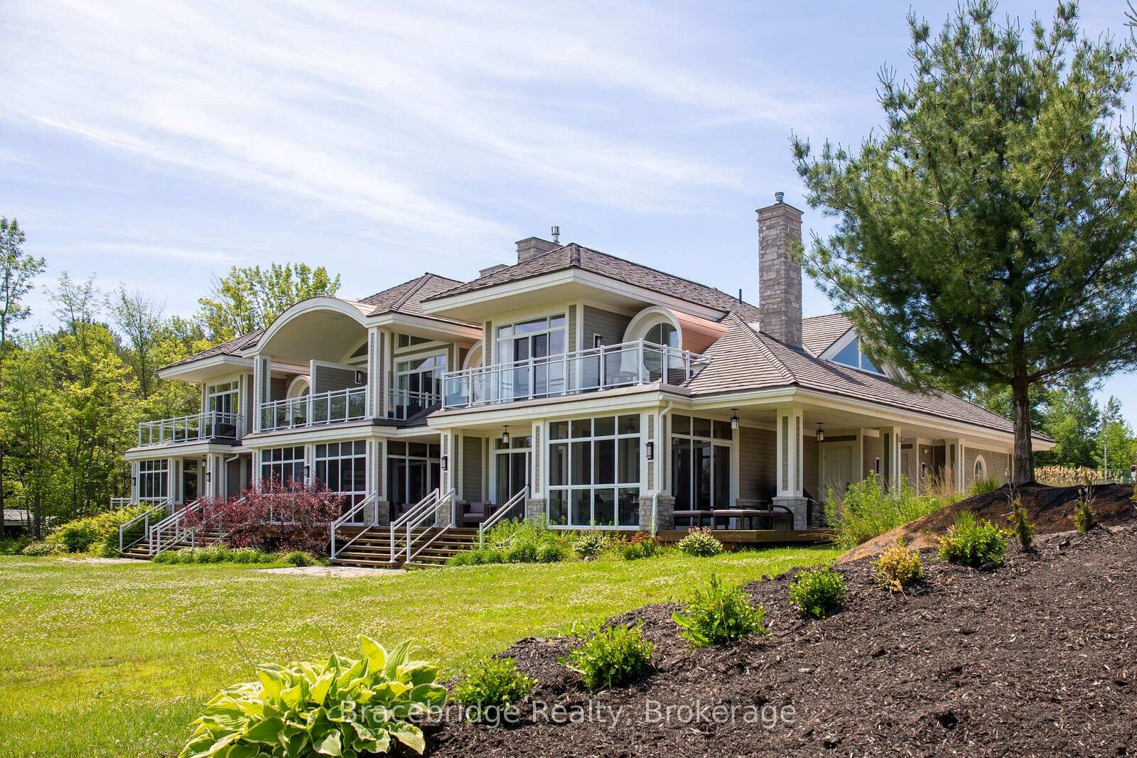 Property Photo: 1869 Muskoka Road 118 Highway W G103-D1 ON P1L 1W8