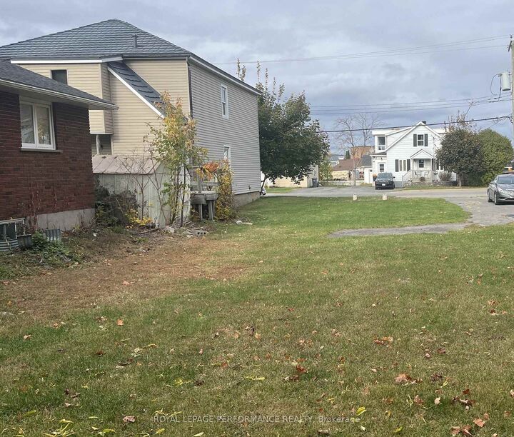 Photo de la propriété:  216-218 Nelson Street E  ON K6A 1L9 
