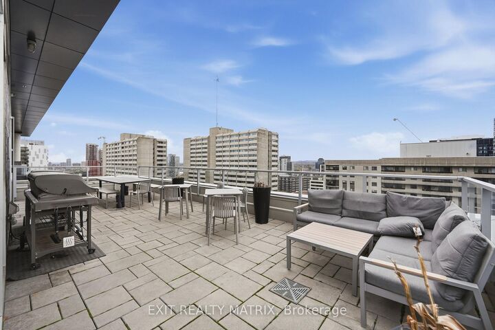 Property Photo: 255 Bay Street 513 ON K1R 0C5