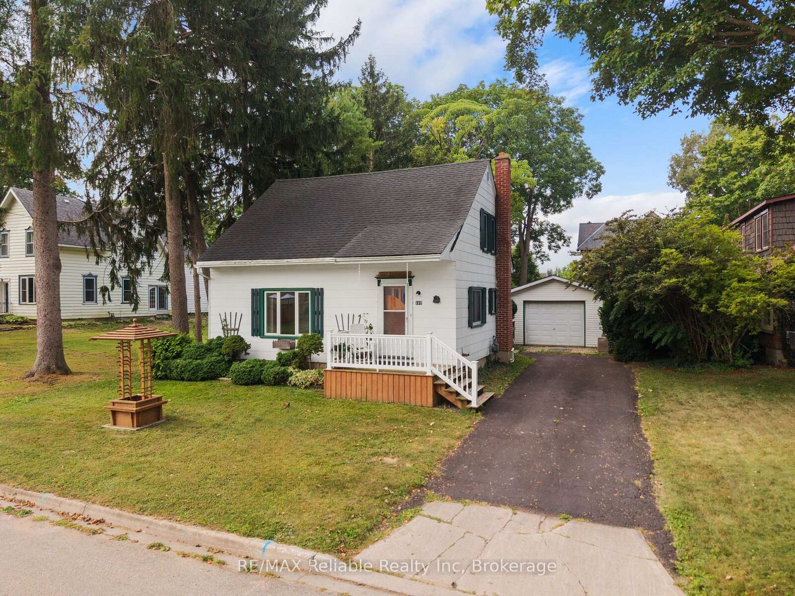 Property Photo:  137 James Street  ON N0K 1W0 
