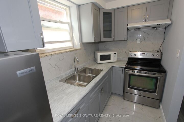 Property Photo:  31 Fifteenth Street 2  ON M8V 3J3 