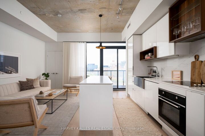 Property Photo: 383 Sorauren Avenue 809 ON M6R 0A4
