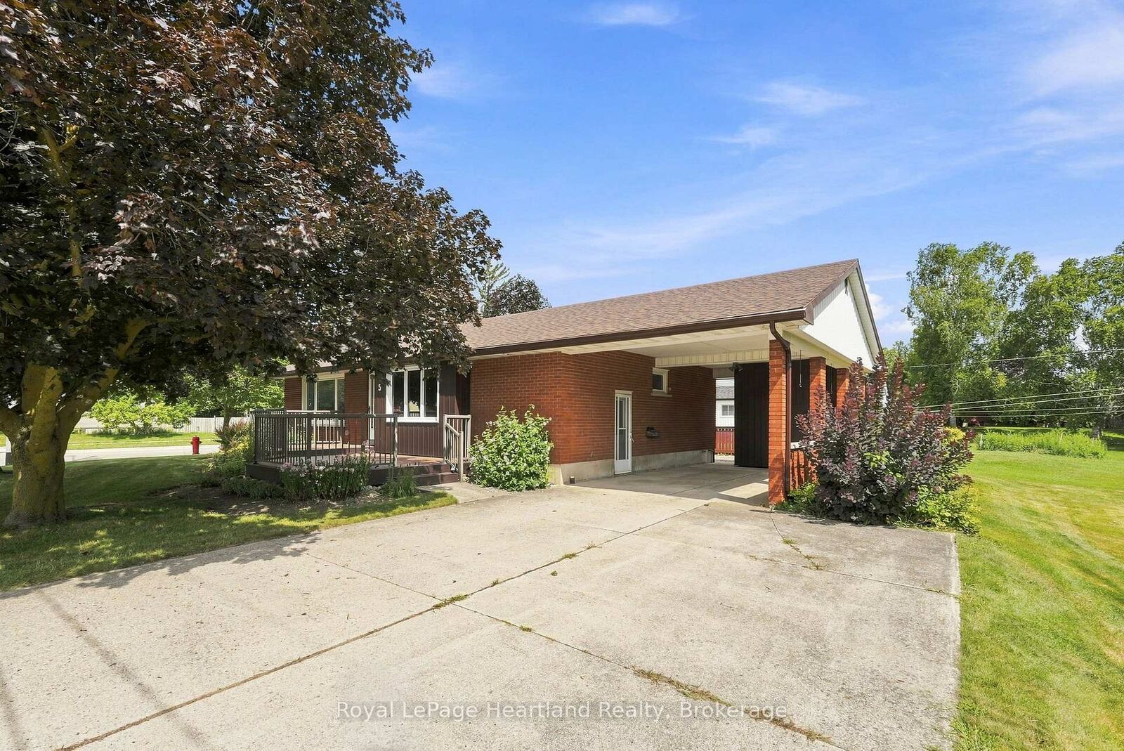 Property Photo:  5 King Street  ON N0G 1Z0 