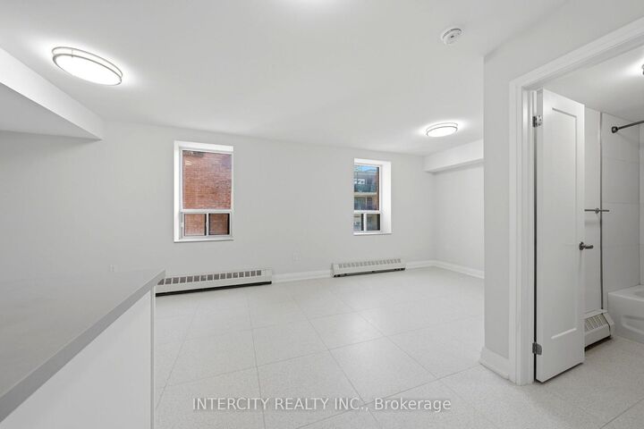 Property Photo:  91 Wentworth Street S 2  ON L8N 2Y9 