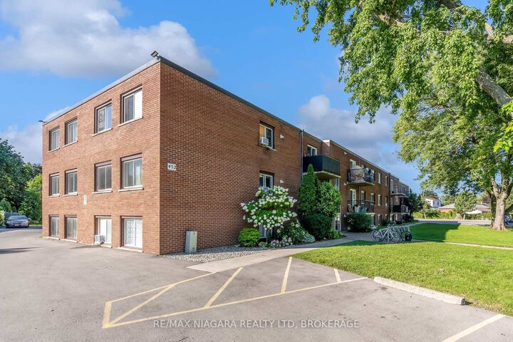 Property Photo: 452 Carlton Street 25 ON L2M 4X1